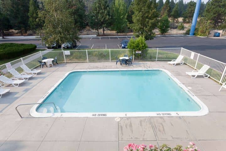 Pool 19 of 35