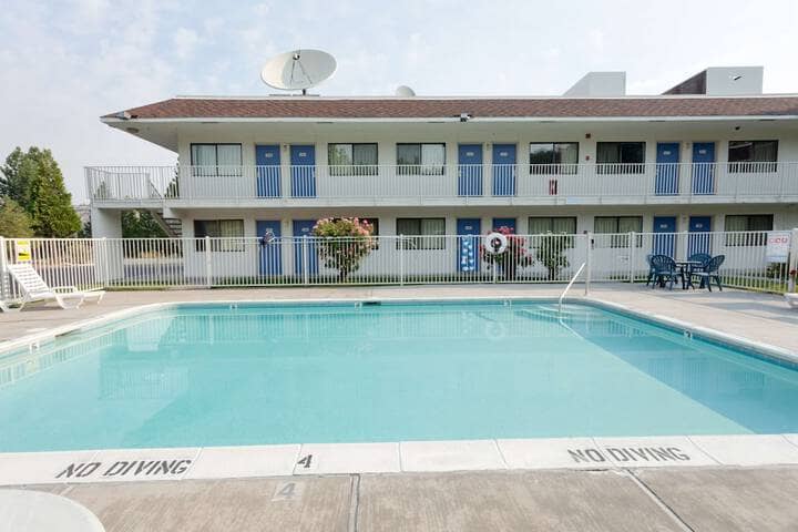 Pool 18 of 35