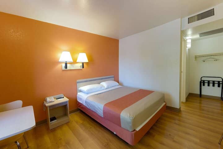 Room 4 of 35