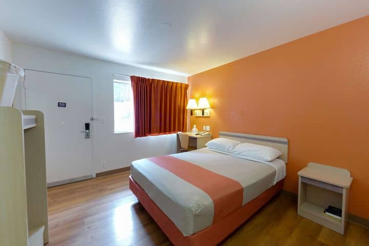 Room 6 of 35