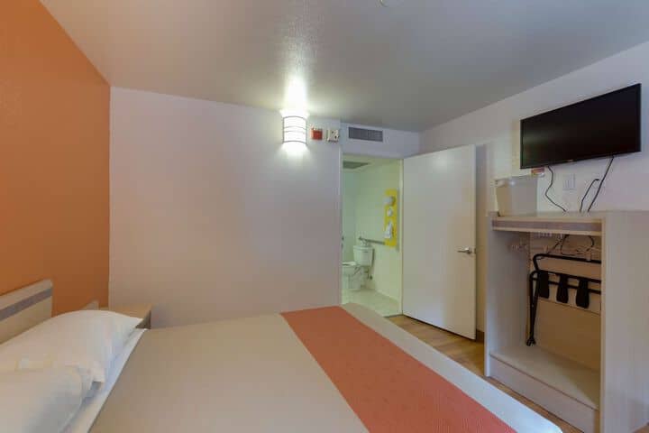Room 7 of 35