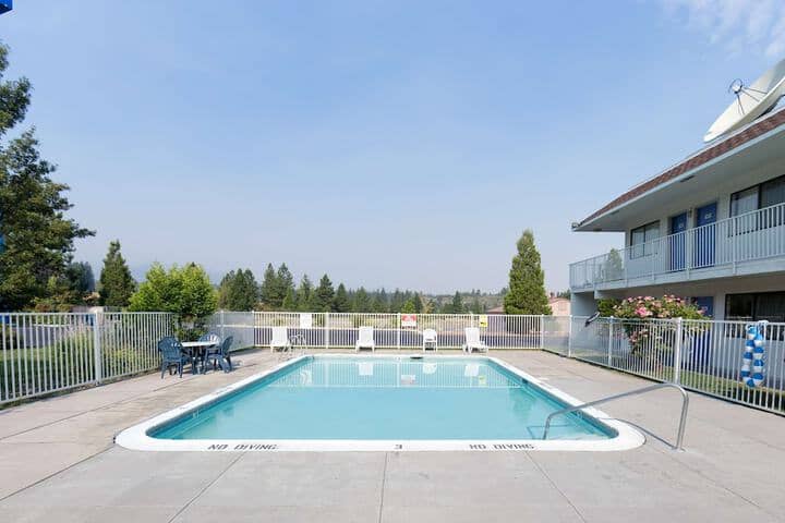 Pool 21 of 35